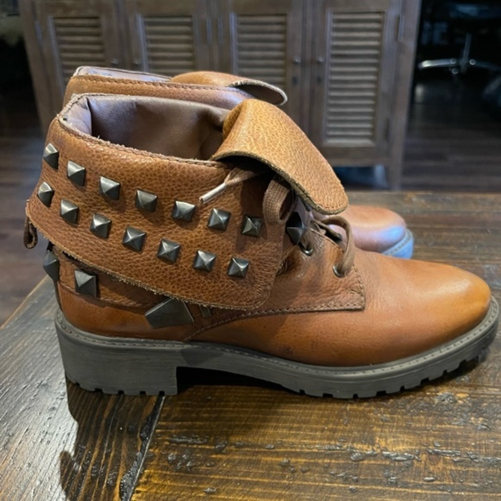 NWOB ZARA WOMAN brown leather studded ankle combat boots, size 8